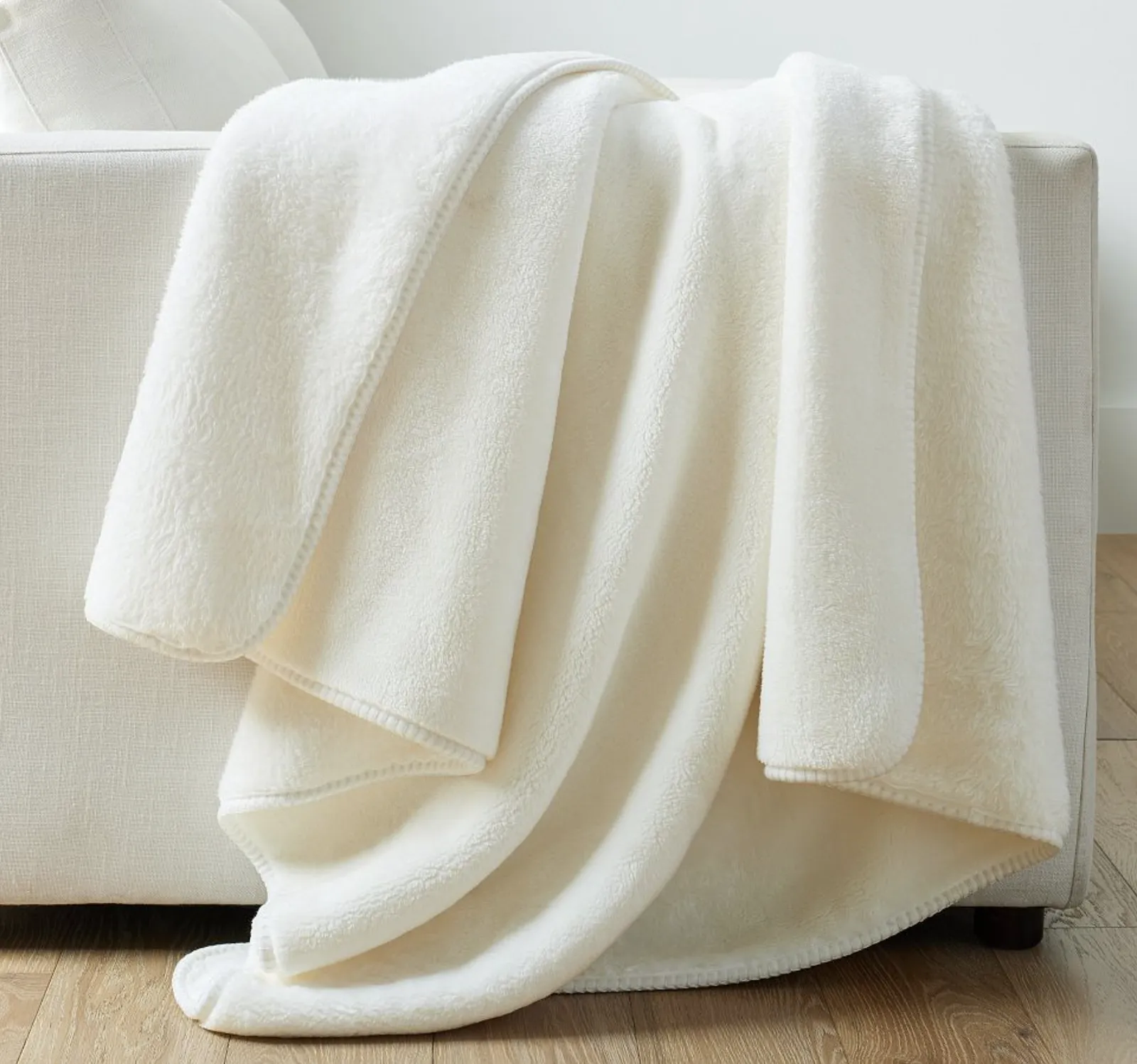 custom-plush-blankets-by-anthem-branding