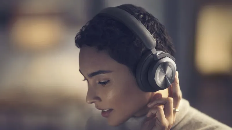 Woman adjusting beoplay hx black headphones lifestyle