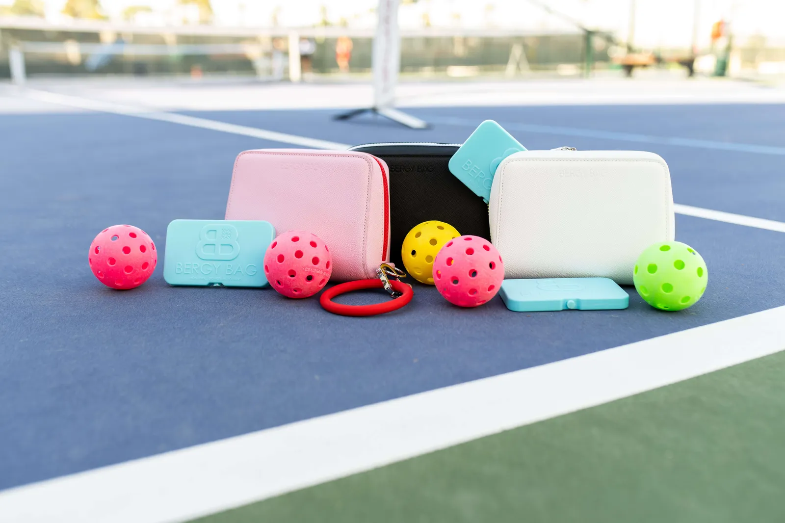 Insulated bags for pickleball players keep phone from over heating min