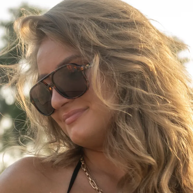 Woodstock Brown Tortoise Lifestyle Female 13