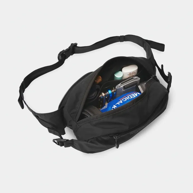 CSLIN3 BLK 01 Navigator Collapsible Sling3 L NOMATIC ECOMM 004