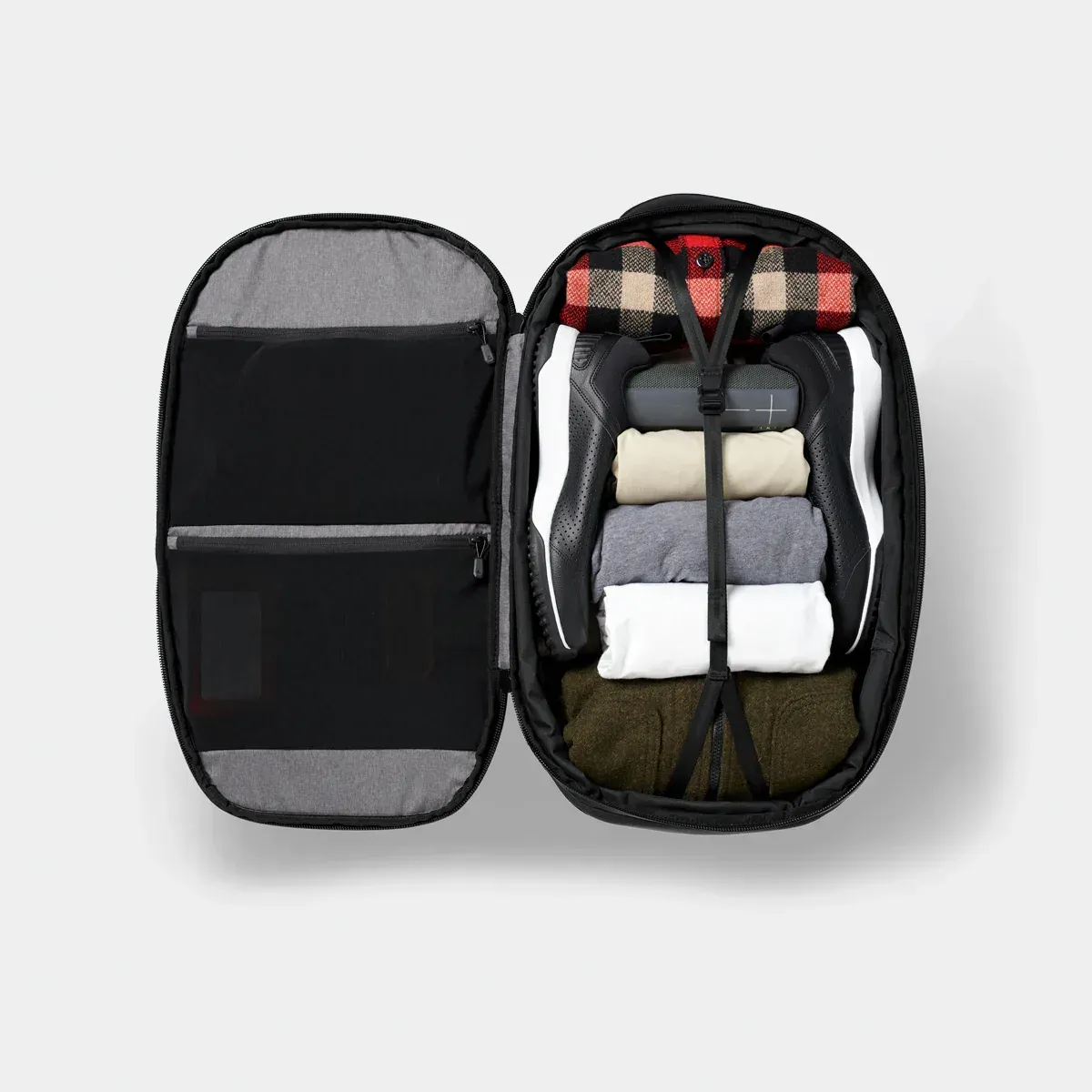 NVTP32 BLK 01 Navigator Travel Pack32 L NOMATIC ECOMM Open