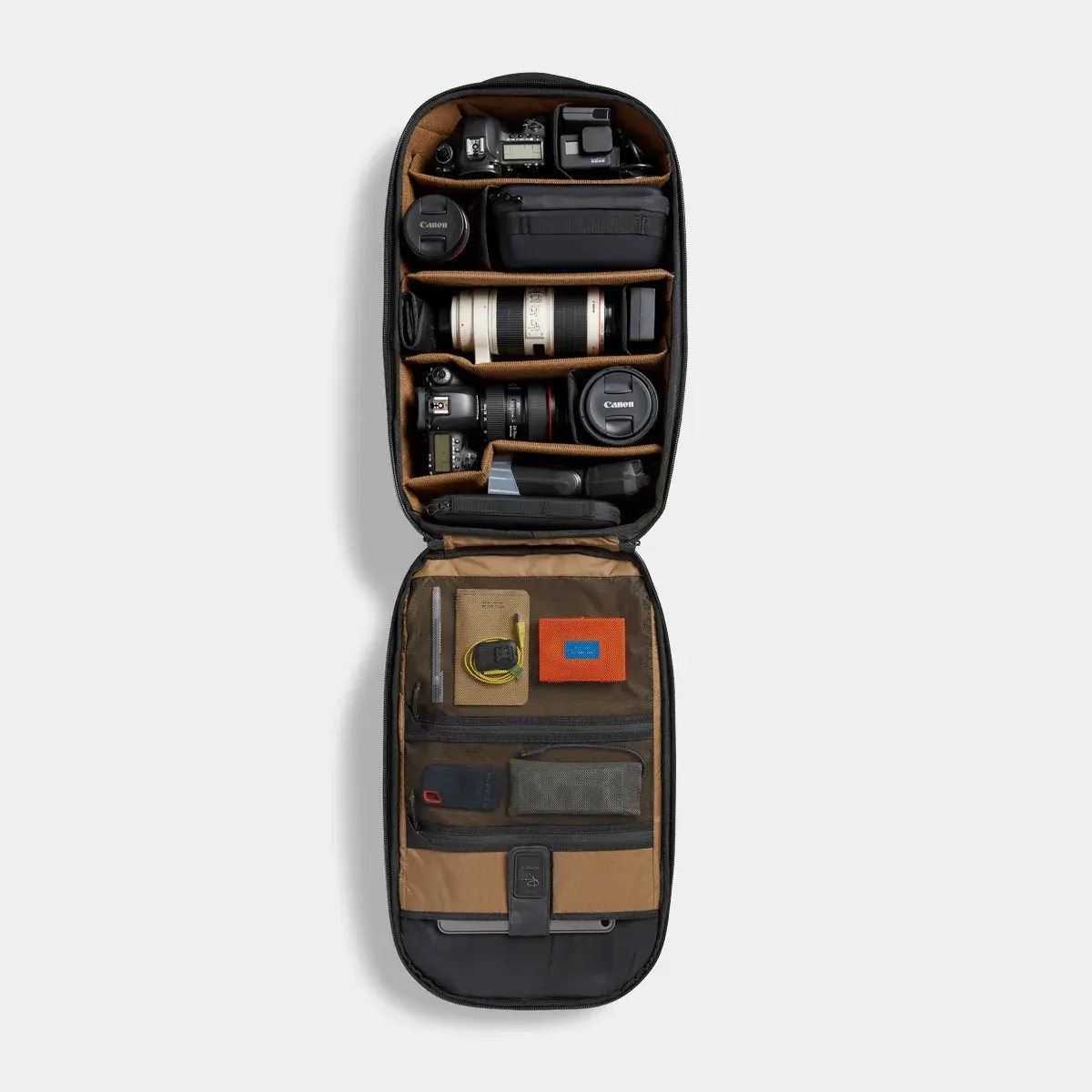 PMTP 00 BLK 01 Mc Kinnon Camera Pack35 L NOMATIC ECOMM Open03