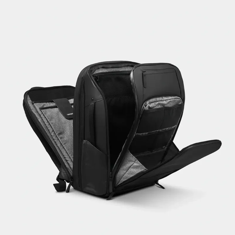 TRPK30 BLK 02 Travel Pack20 L NOMATIC ecomm 35