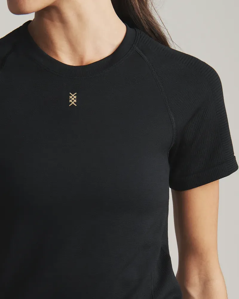 Breakaway Seamless Tee Black 200260 003 c6 1000x