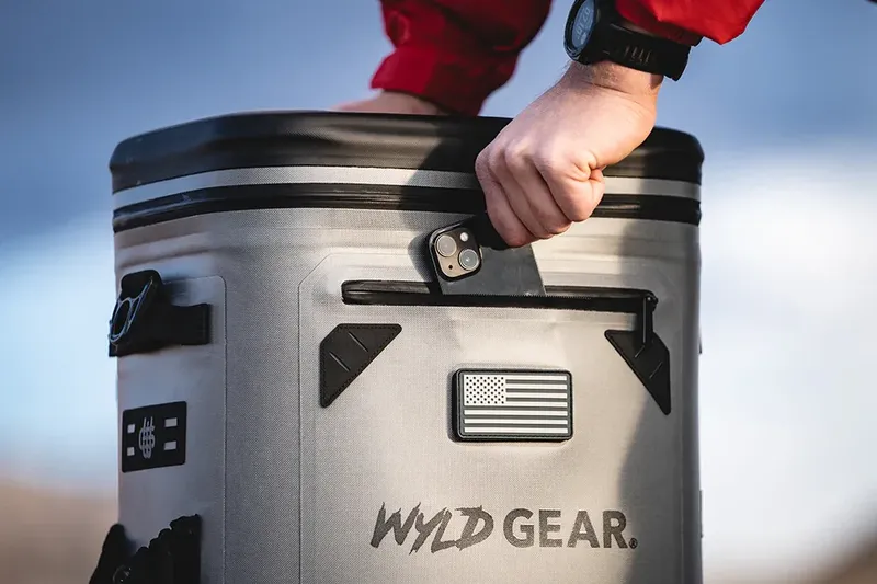 Front zipper phone 72abb51d 14db 40b4 a830 a28842215846