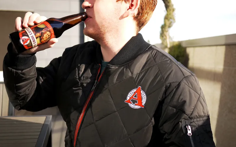 Avery bomber 05