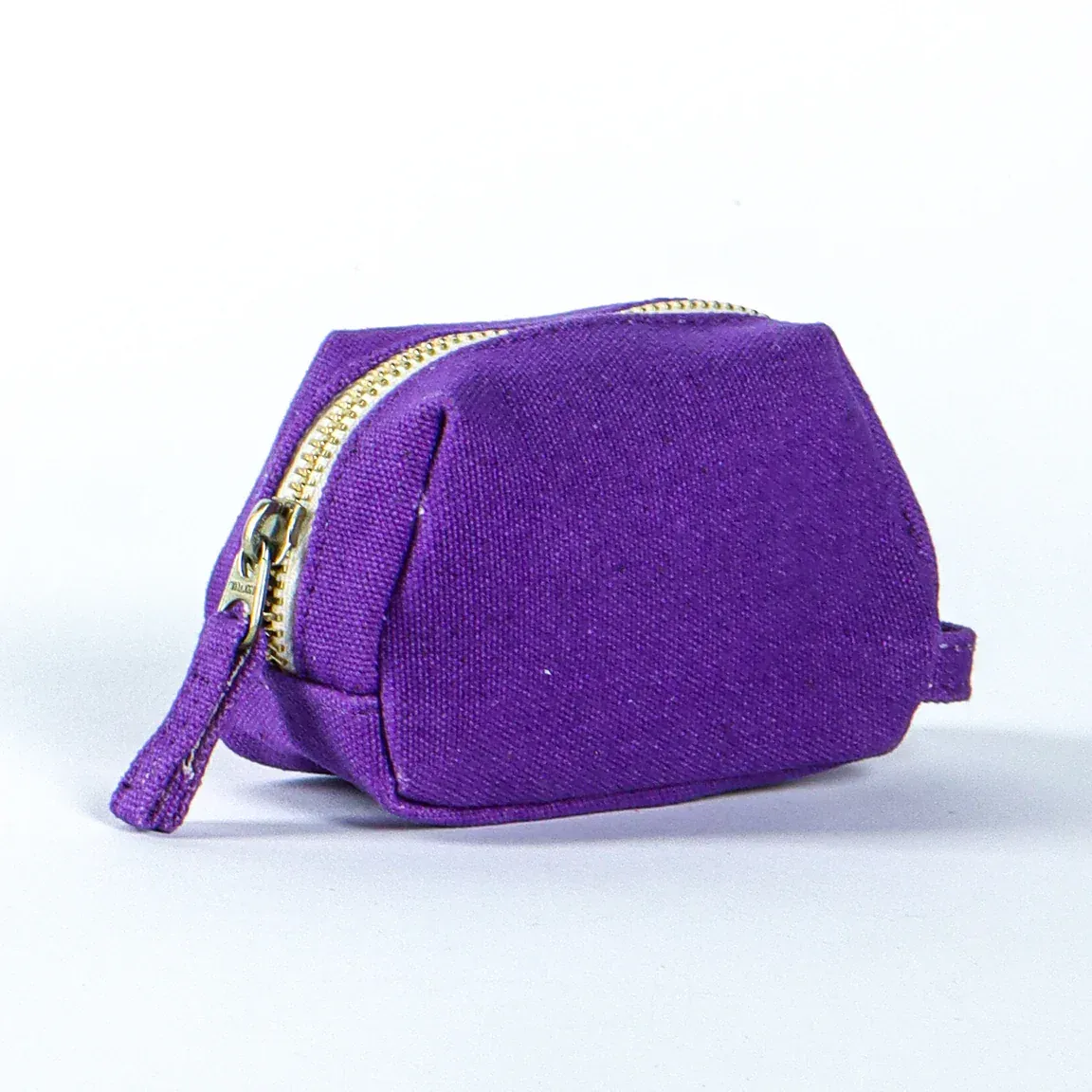 Clamshell Pouch Iris1 1152x1152