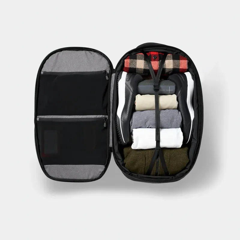 NVTP32 BLK 01 Navigator Travel Pack32 L NOMATIC ECOMM Open